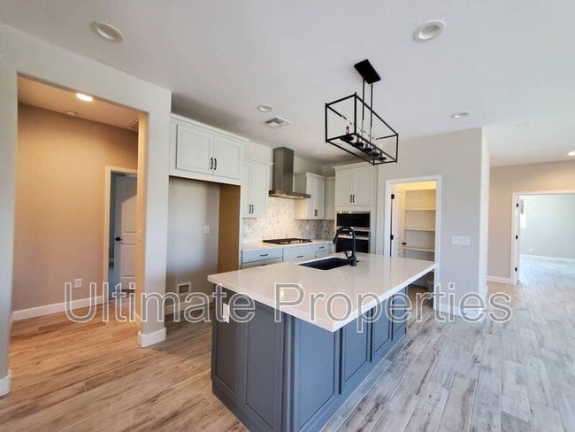 Photo - 835 N 110th Ave