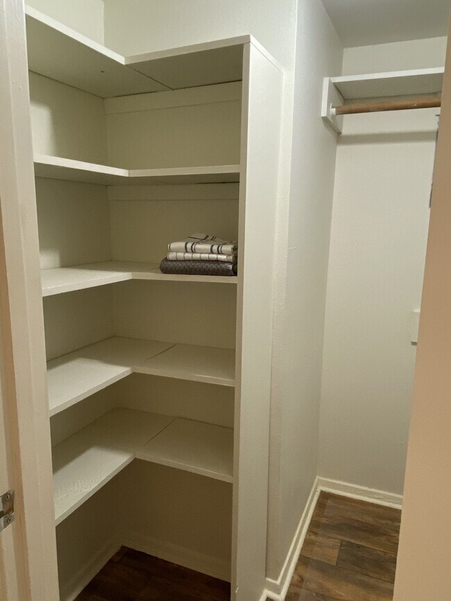 1BR, 1BA - 675 SF Extra Walk-in Closet