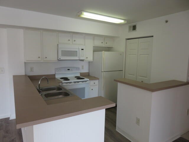 Photo - 181 SW Palm Dr Unit 206