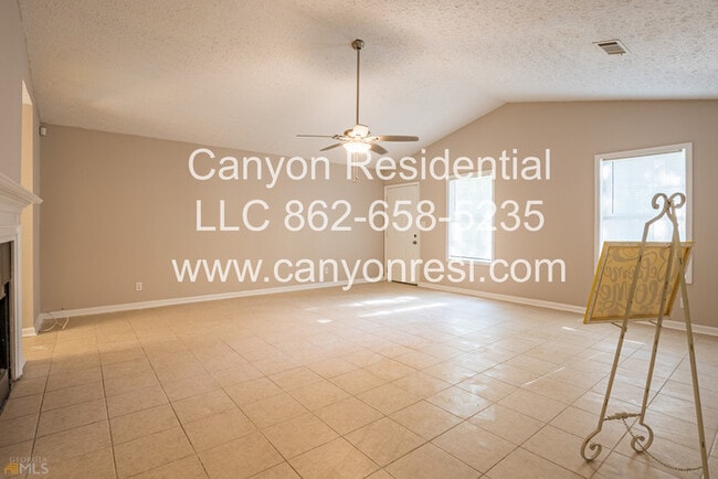 Photo - 220 Splitwood Ln