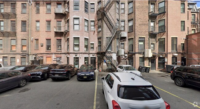 Building Photo - 250 Newbury St Unit 1R Rental