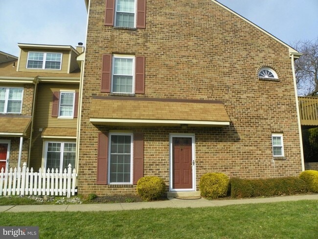 Building Photo - 614A Palmer Ln Unit A