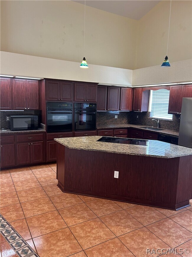 Photo - 1229 E Rockefeller Ln