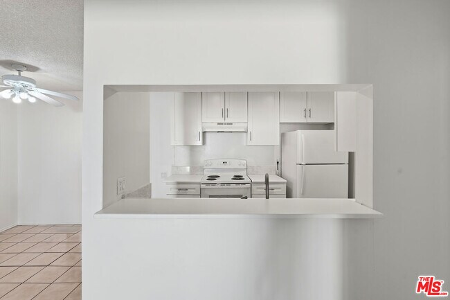 Photo - 5460 White Oak Ave Unit G111