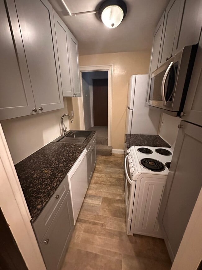 Photo - Bungay 22nd Ave Apartments - UW Unit 2