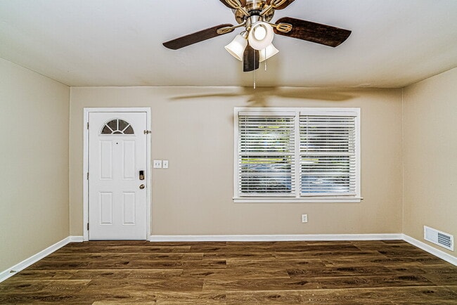 Photo - 1716 2nd St NE