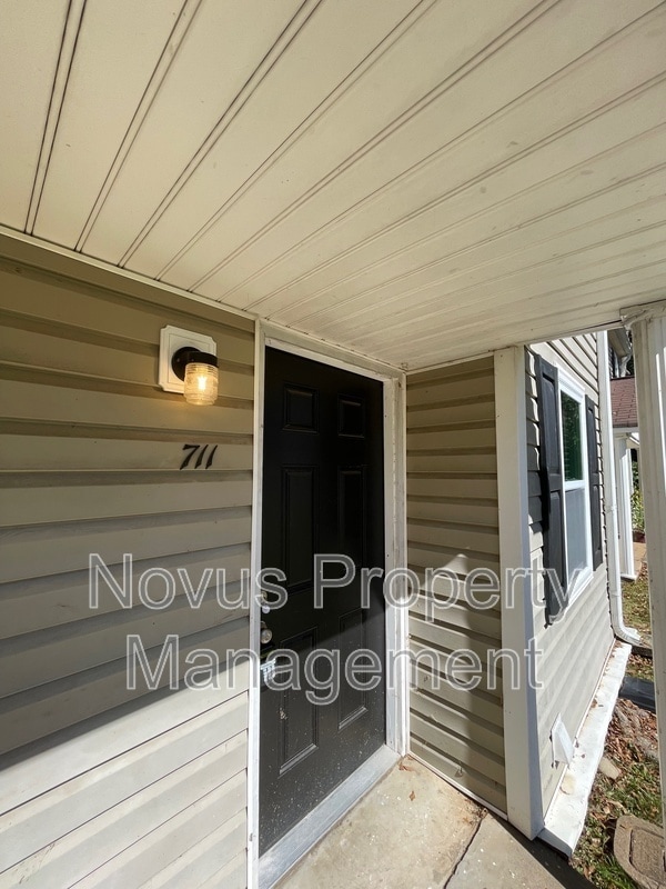 Photo - 711 South St