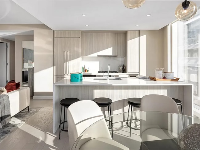 Photo - 400 W 61st St Unidad 2534