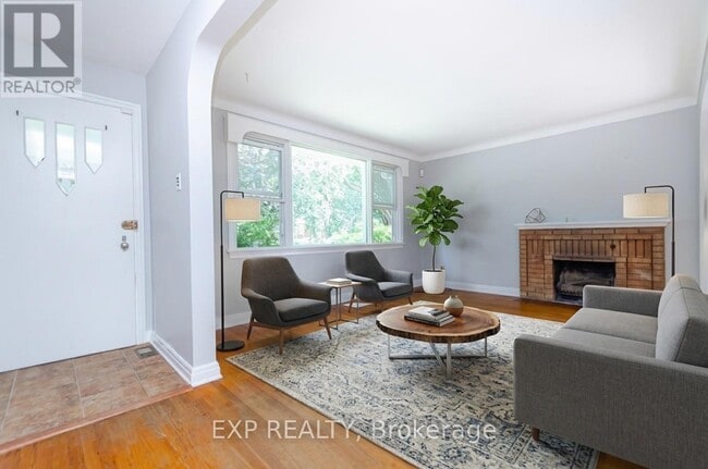 Photo - 160 Mountbatten Ave