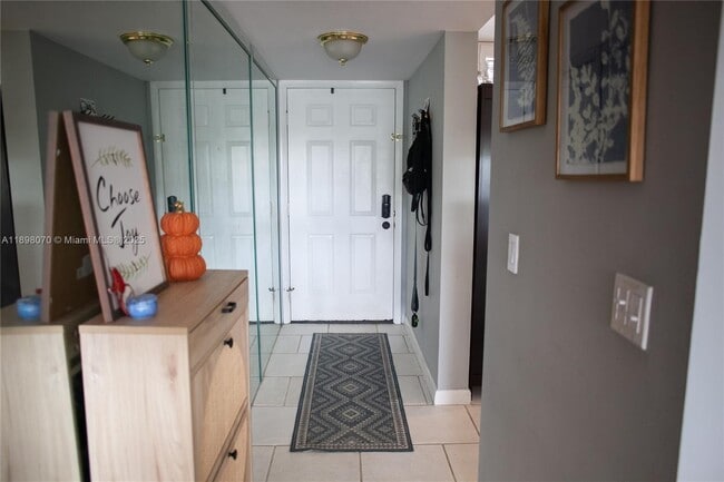 Photo - 1522 Whitehall Dr Unit 204