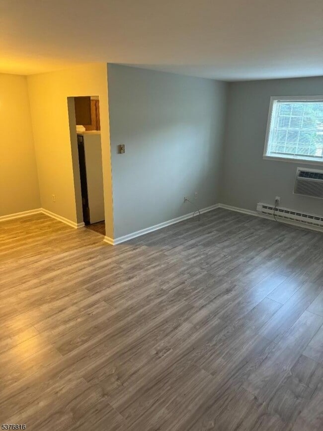 Building Photo - 37 E Main St Rental