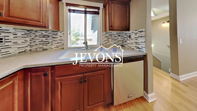 Photo - 529 NE 100th St