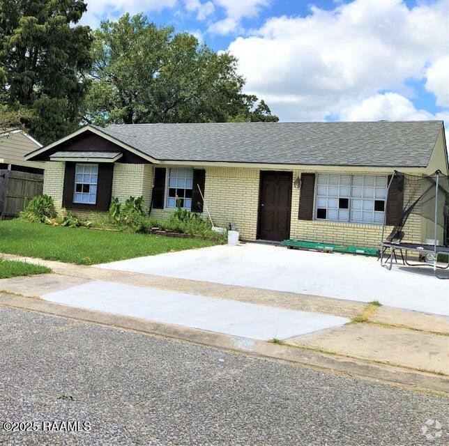 Building Photo - 121 Sorority Dr Rental