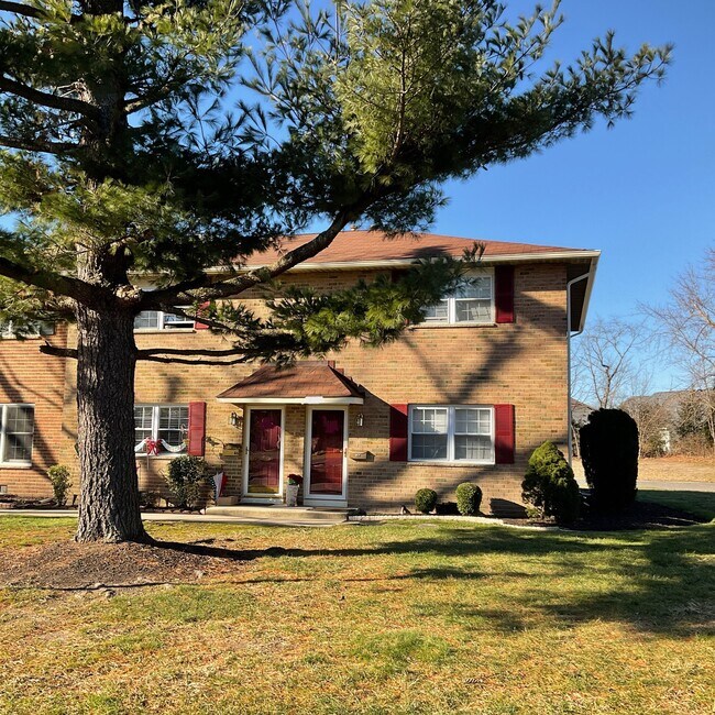 Building Photo - 48 Eaves Mill Rd Unit 48