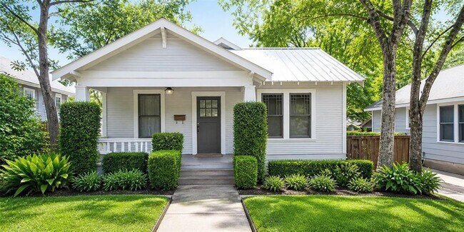 Building Photo - 512 Academy Dr