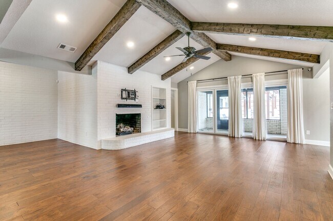 Photo - 4 bedroom with pool in Colleyville