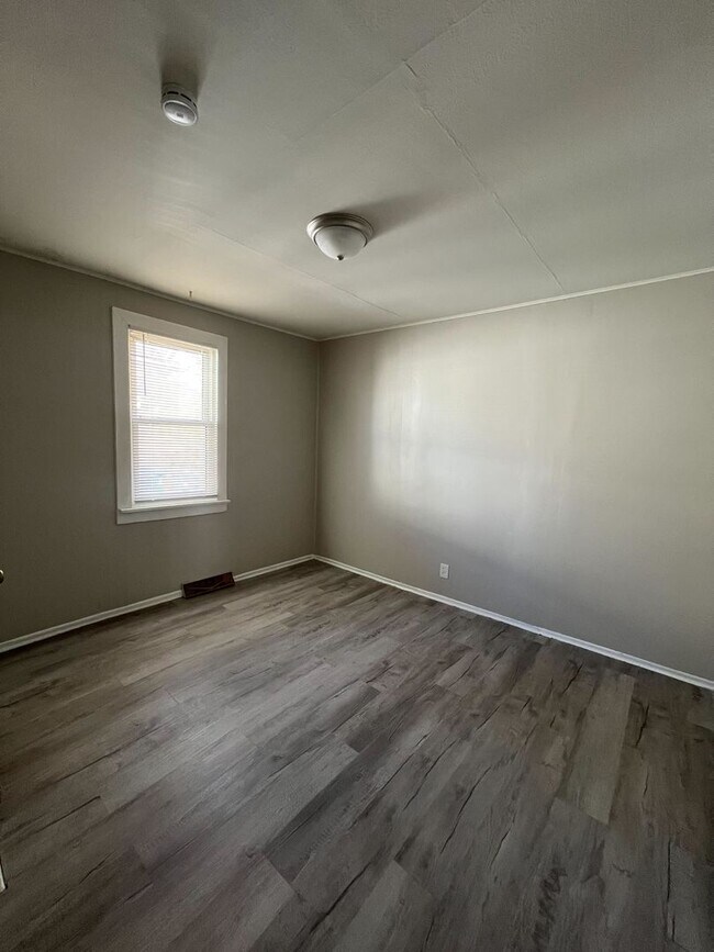 Photo - $1,410 / month
