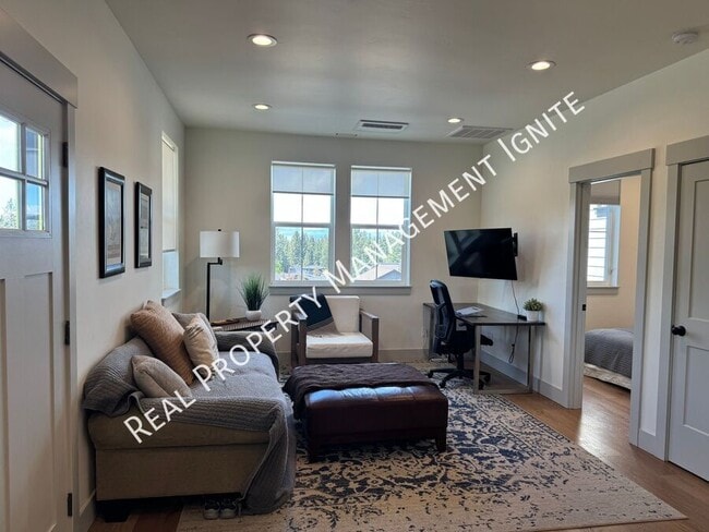 Building Photo - 62677 NW Mehama Ct Rental