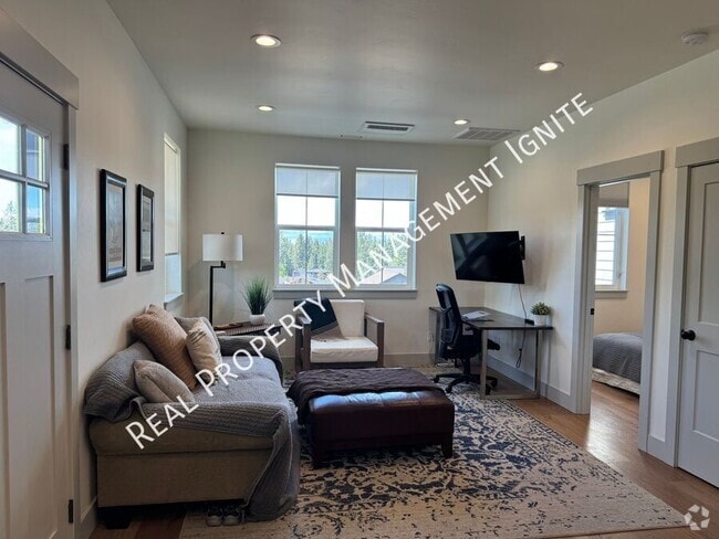 Building Photo - 62677 NW Mehama Ct Rental