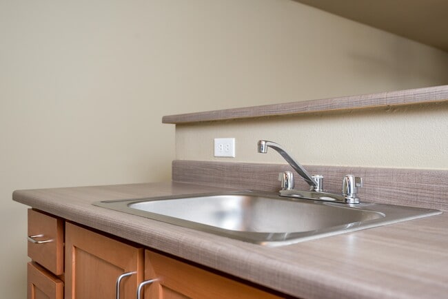 Photo - Monroe Street Apartments