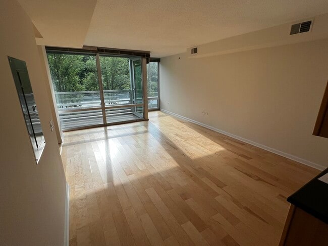 Photo - 9655 Woods Dr Unidad 406