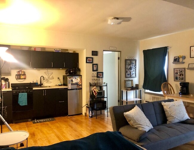 Photo - 1643 N Franklin Pl Unit Upper Front