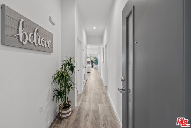 Photo - 5114 Cahuenga Blvd Unit 1