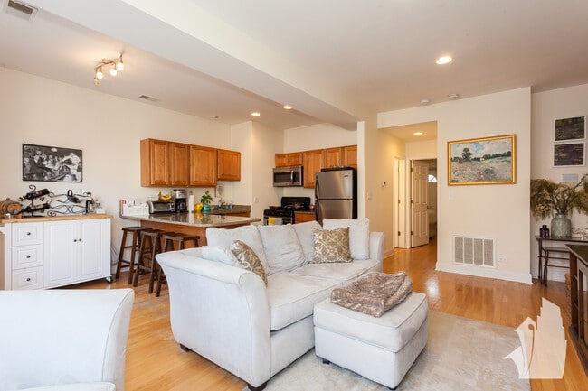 Photo - 3750 N Wilton Ave Unit 4