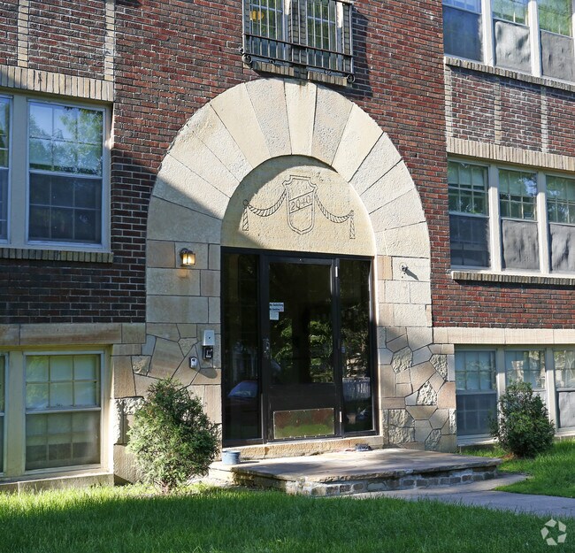 2040 Grand Ave