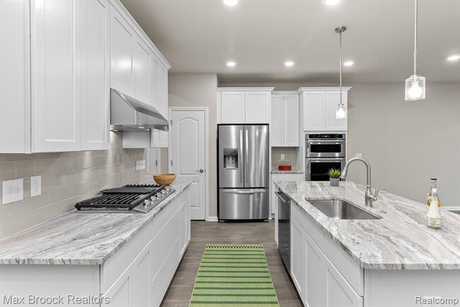 Building Photo - 4819 Glenora Dr