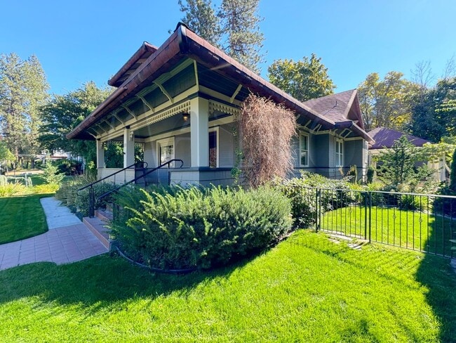 Photo - **COMING SOON** South Hill Swank