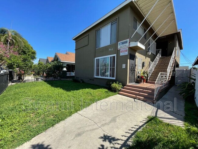 Photo - 860 W 50th Pl Unidad #2