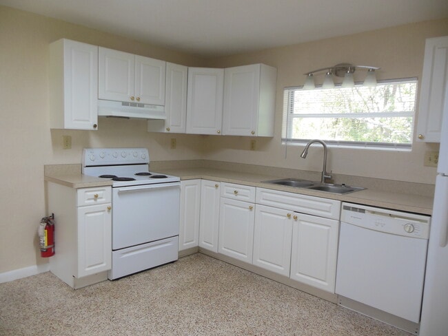 Photo - 1727 Pine Ave