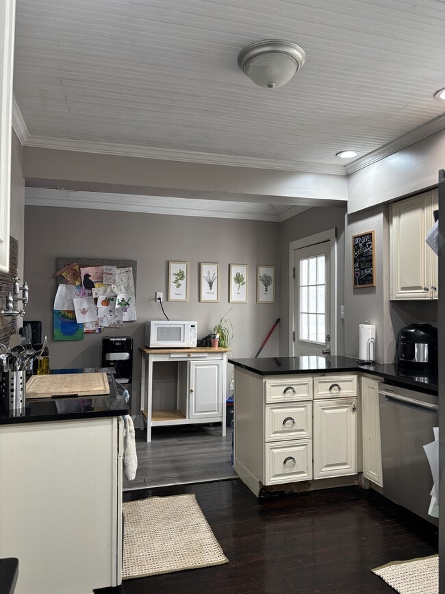 Photo - 527 Grove St