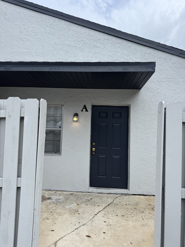 Photo - 2009 Oleander Blvd Unit A