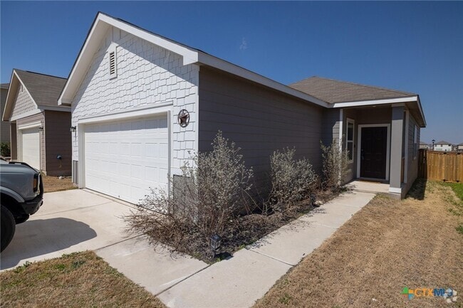 Building Photo - 221 Comancheros Rd Rental