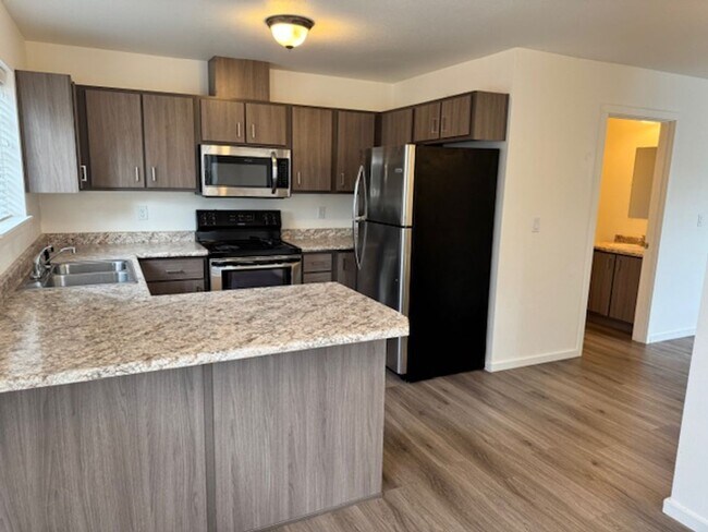 Photo - 2 STORY TOWNHOME IN THE HEART OF PHOENIX OREGON