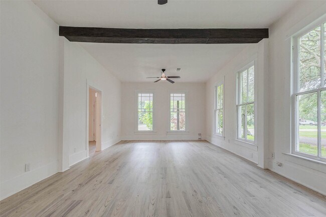 Photo - 1302 Ross St