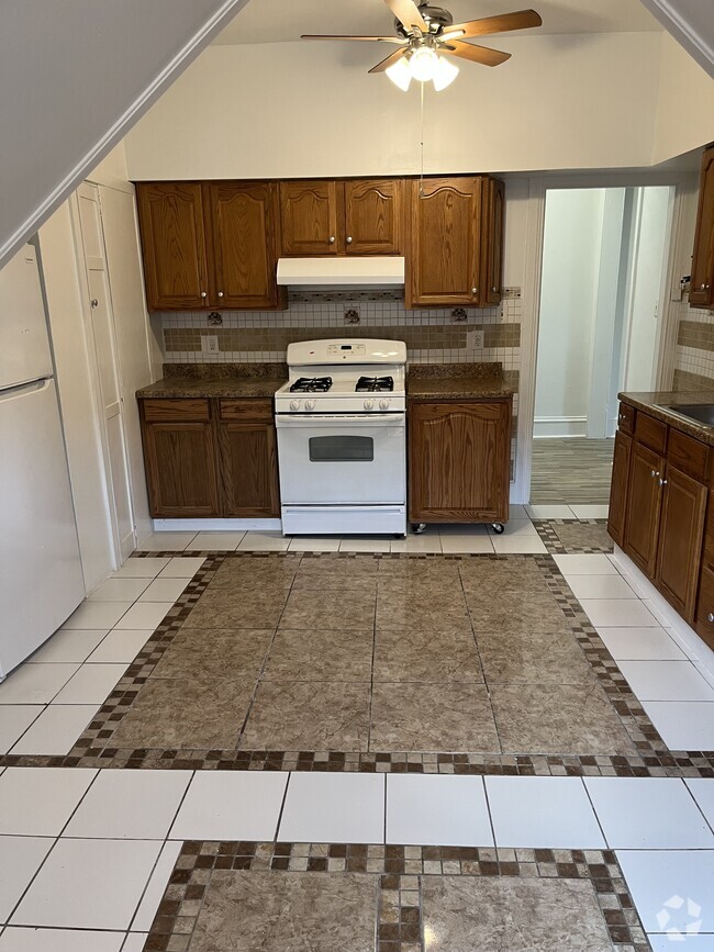 Building Photo - 409 Woodward St Rental