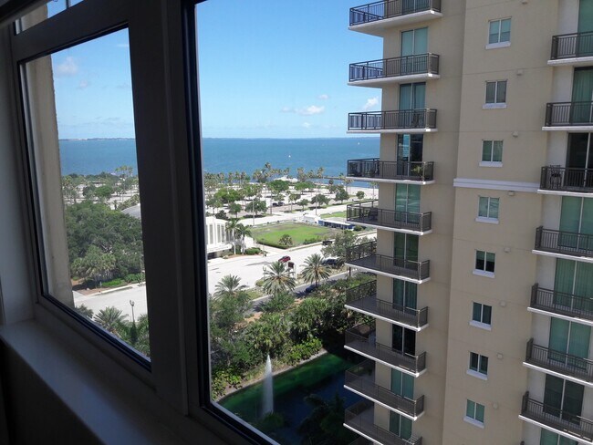 Photo - ANNUAL/SEASONAL 2/1 CONDO, VIEWS OF BAY, DOWTOWN SARASOTA!!