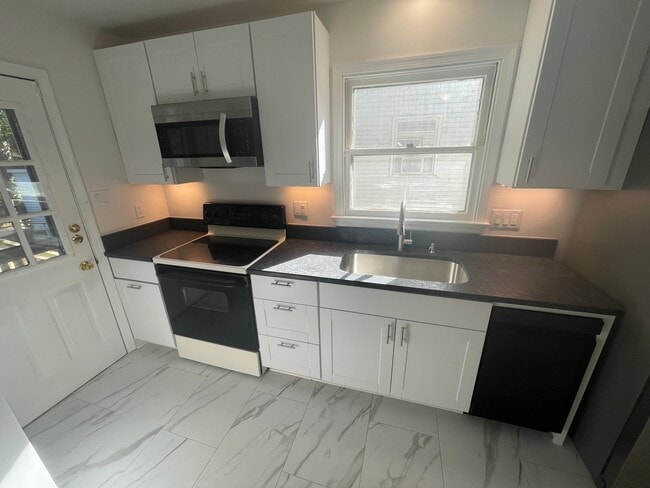 Photo - 239 N Mapleleaf Ave
