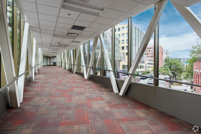 Skyway Acess - 318 Commons