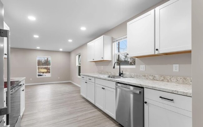 Photo - 302 Susong Dr