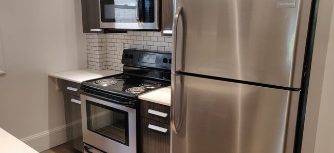 109 Queensberry St Unit 11
