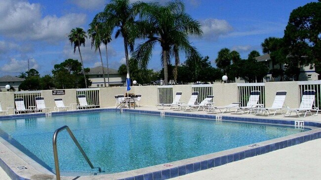Building Photo - 1500 SE Royal Green Cir Unit A-204 Rental