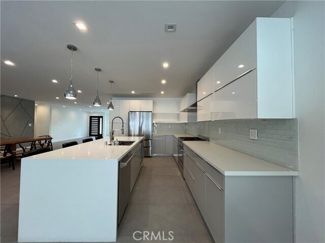Photo - 5735 Saloma Ave