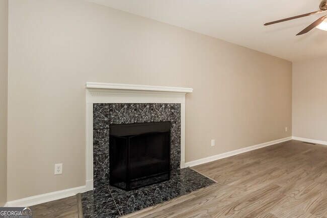 Photo - 1234 Justin Ln