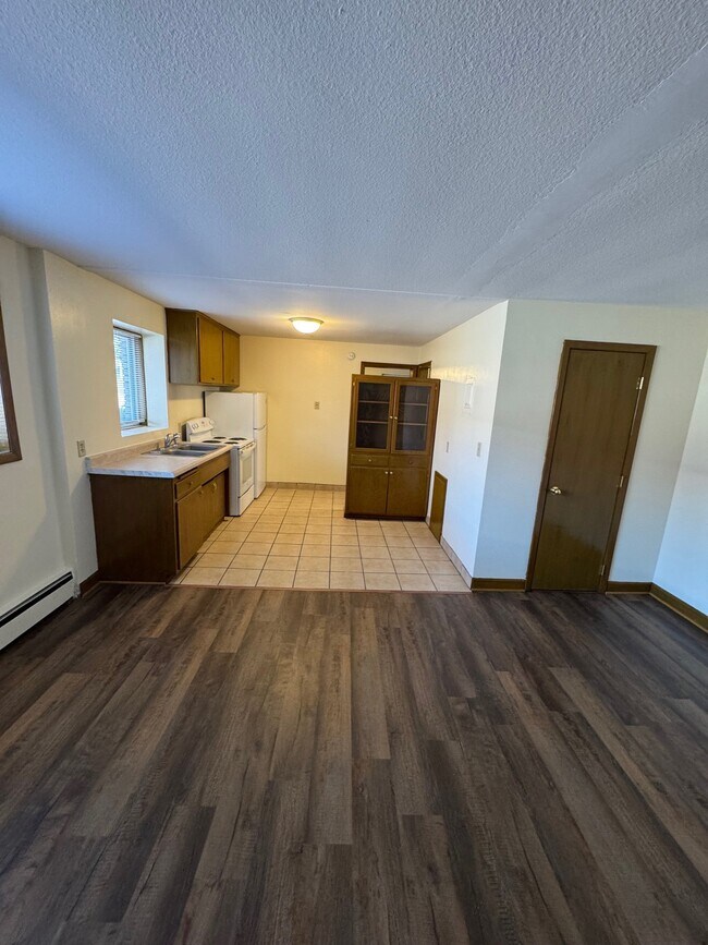 Photo - 464 Maryland Ave W Unit 2