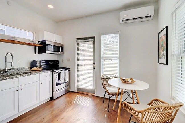 Room in House on Bowen Ave SE