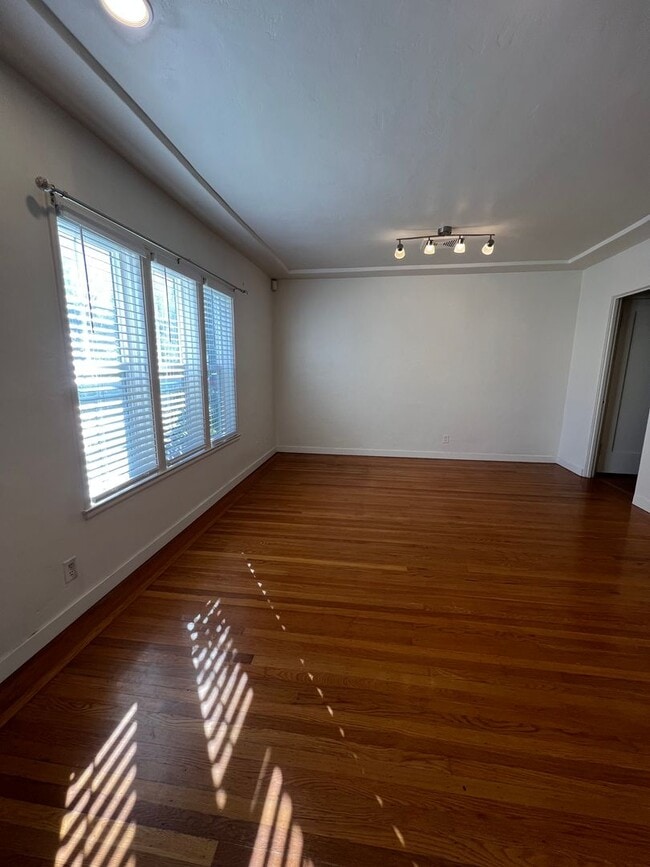Photo - 2016 17 Street - Stylish 2BD/2BA Duplex | ...